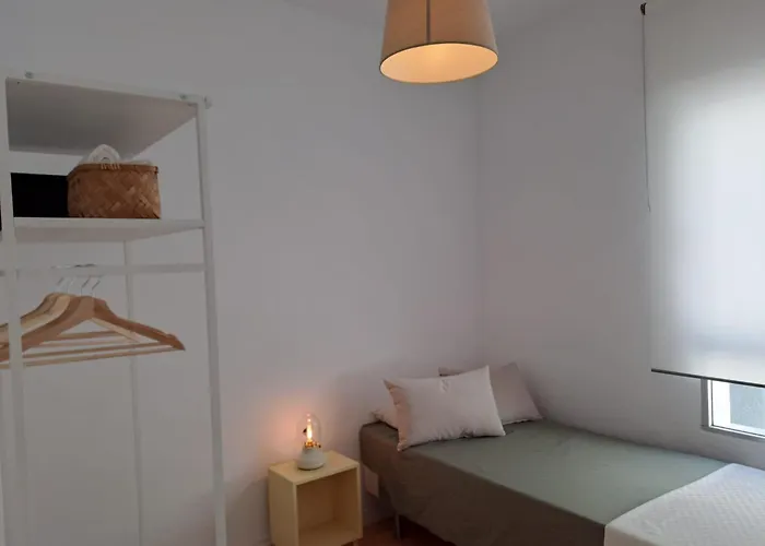 Compartido Hab Privadas Playa De La Caleta カディス