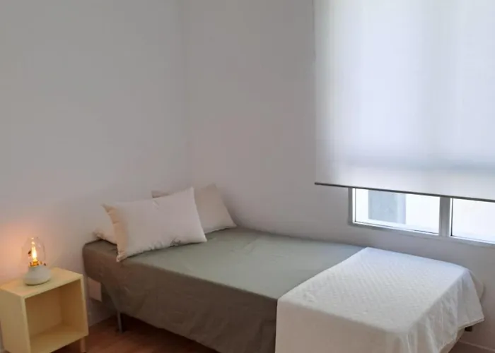 Compartido Hab Privadas Playa De La Caleta カディス