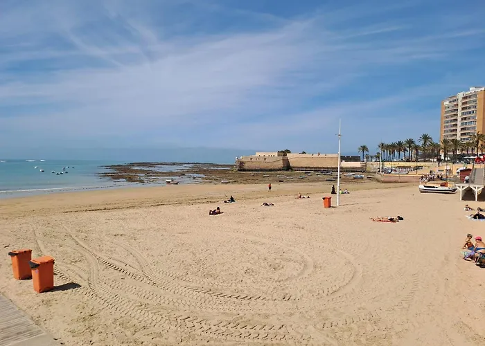 Compartido Hab Privadas Playa De La Caleta * カディス